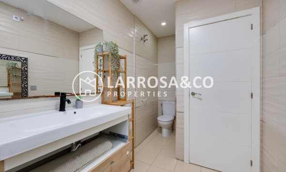 Resale - Semi-detached house - Torrevieja - Centro