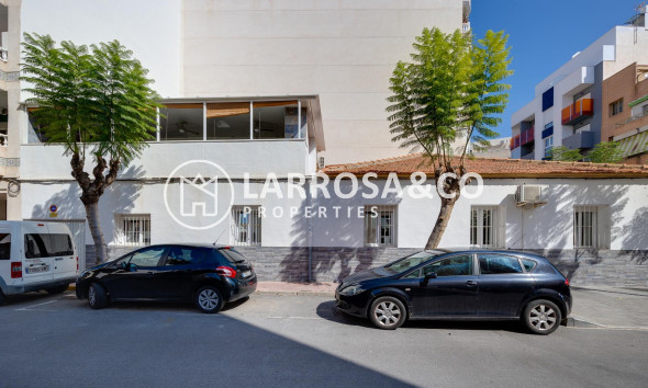 Resale - Semi-detached house - Torrevieja - Centro