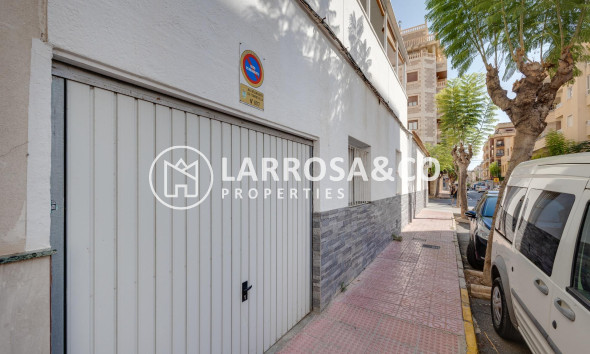 Resale - Semi-detached house - Torrevieja - Centro