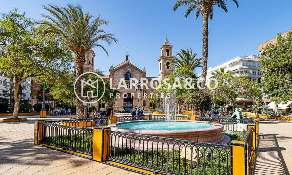 Resale - Semi-detached house - Torrevieja - Centro