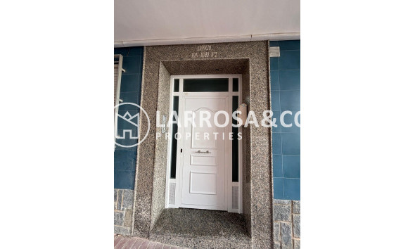 Resale - Apartment - Torrevieja - Playa de los Naufragos