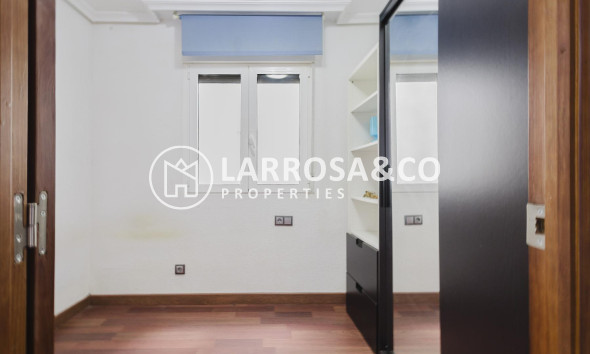 Resale - Apartment - Torrevieja - Playa del Acequión