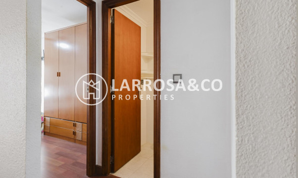 Resale - Apartment - Torrevieja - Playa del Acequión