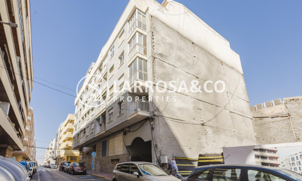 Resale - Apartment - Torrevieja - Playa del Acequión