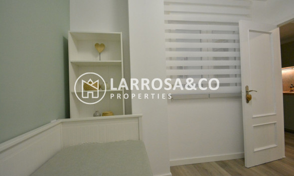 Resale - Apartment - Torrevieja - Playa Acequion