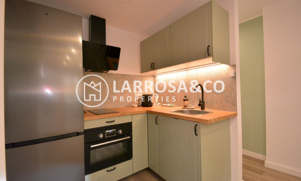 Resale - Apartment - Torrevieja - Playa Acequion