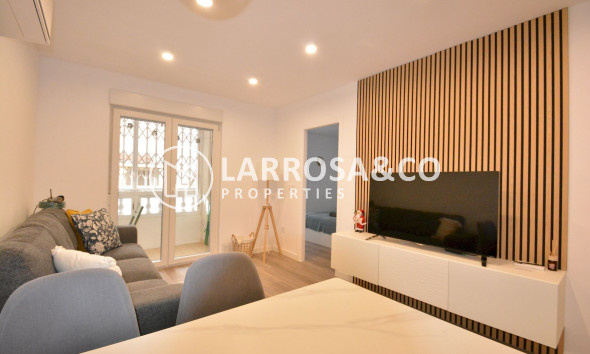 Resale - Apartment - Torrevieja - Playa Acequion