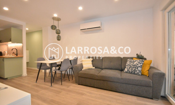 Resale - Apartment - Torrevieja - Playa Acequion