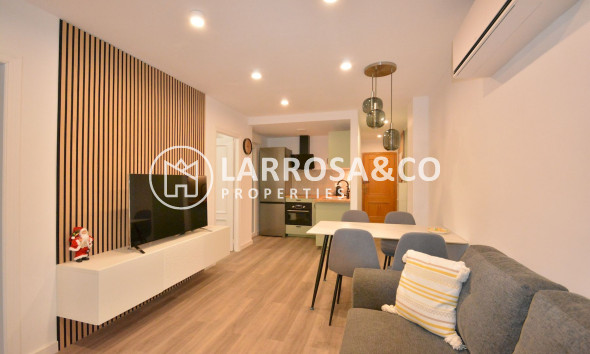 Resale - Apartment - Torrevieja - Playa Acequion