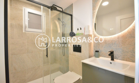 Resale - Apartment - Torrevieja - Playa Acequion
