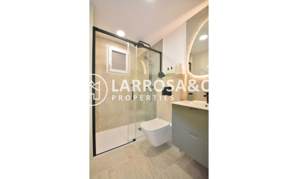 Resale - Apartment - Torrevieja - Playa Acequion