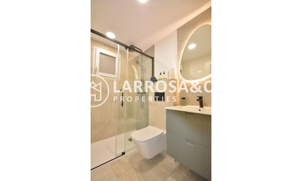 Resale - Apartment - Torrevieja - Playa Acequion