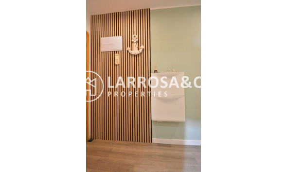 Resale - Apartment - Torrevieja - Playa Acequion