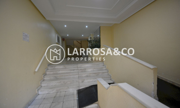 Resale - Apartment - Torrevieja - Playa Acequion