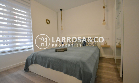 Resale - Apartment - Torrevieja - Playa Acequion