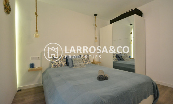Resale - Apartment - Torrevieja - Playa Acequion