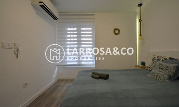 Resale - Apartment - Torrevieja - Playa Acequion