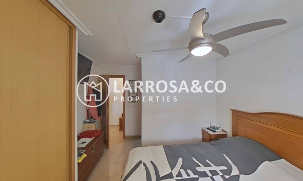 Resale - Apartment - Torrevieja - Estacion de autobuses