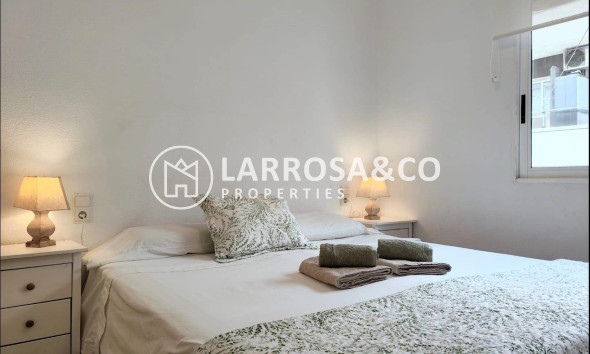 Resale - Apartment - Torrevieja - Estacion de autobuses