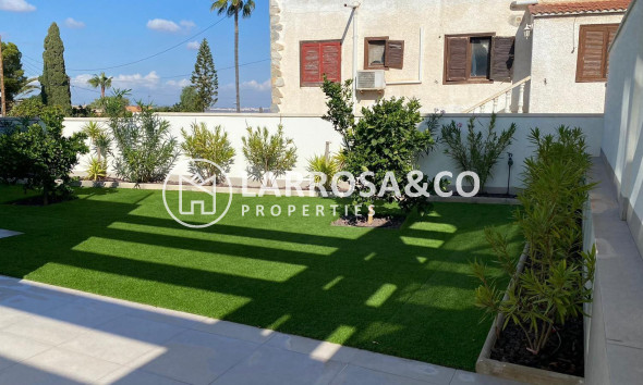 Herverkoop - Villa - Torrevieja - Los Balcones