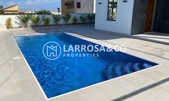 Herverkoop - Villa - Torrevieja - Los Balcones