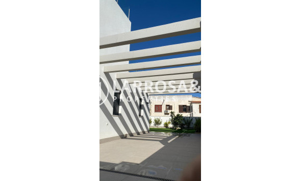 Herverkoop - Villa - Torrevieja - Los Balcones