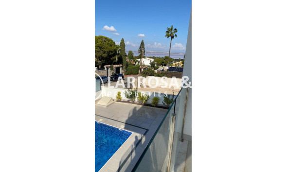Herverkoop - Villa - Torrevieja - Los Balcones