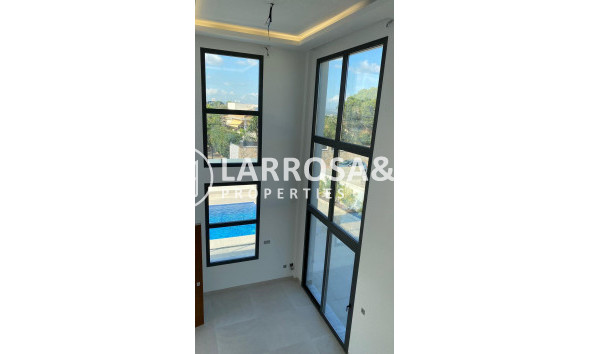 Herverkoop - Villa - Torrevieja - Los Balcones