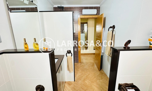 Resale - Apartment - Torrevieja - Centro