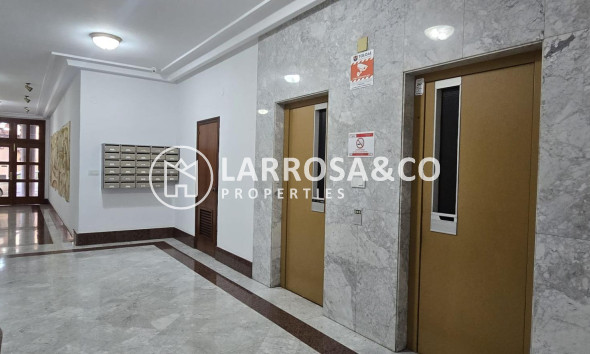 Resale - Apartment - Torrevieja - Centro