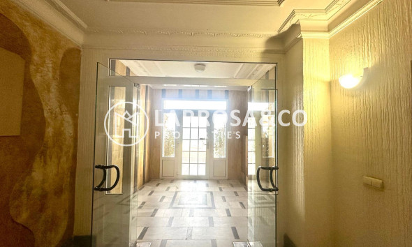 Resale - Apartment - Torrevieja - Centro