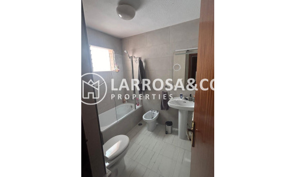 Herverkoop - Semi-detached house - Torrevieja - Centro