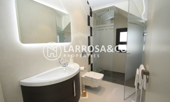 new-build-villa-sanmiguel-bathroom3-on2119