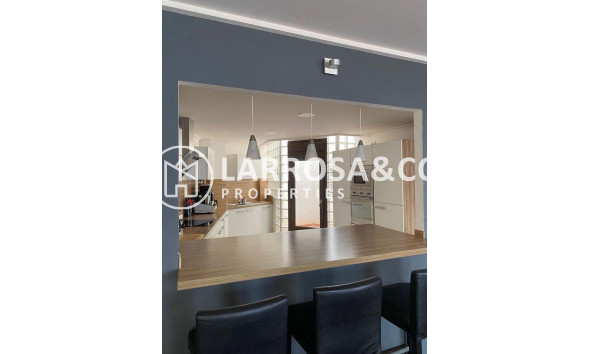 Herverkoop - Villa - Torrevieja - Centro - Muelle Pesquero