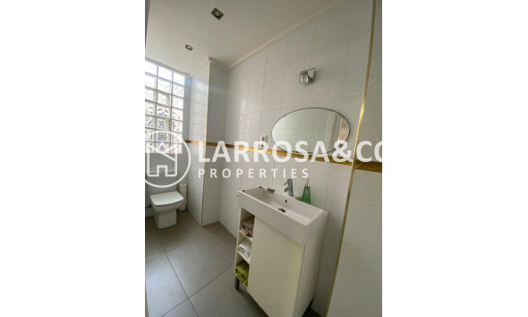 Herverkoop - Villa - Torrevieja - Centro - Muelle Pesquero