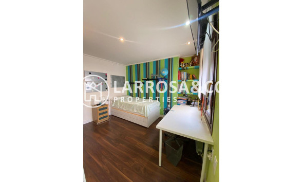 Herverkoop - Villa - Torrevieja - Centro - Muelle Pesquero