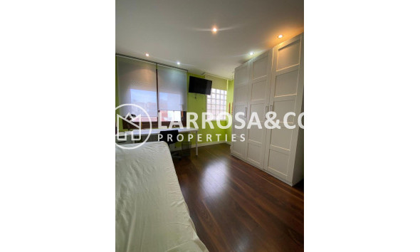 Herverkoop - Villa - Torrevieja - Centro - Muelle Pesquero