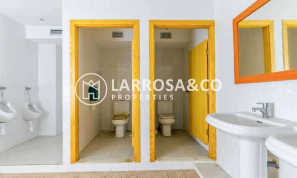 A Vendre - Commercial space - Torrevieja - Costa Blanca