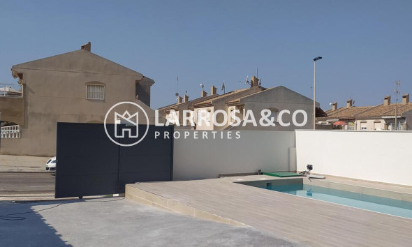 Resale - Villa Penthouse - Torrevieja - Aguas Nuevas