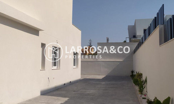 Resale - Villa Penthouse - Torrevieja - Aguas Nuevas