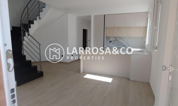 Resale - Villa Penthouse - Torrevieja - Aguas Nuevas