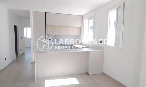 Resale - Villa Penthouse - Torrevieja - Aguas Nuevas