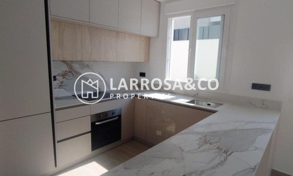 Resale - Villa Penthouse - Torrevieja - Aguas Nuevas