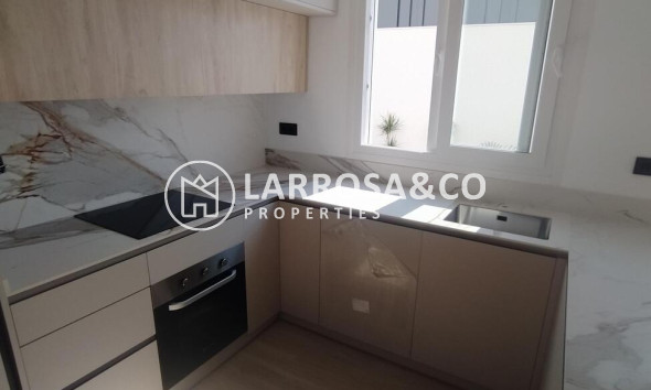 Resale - Villa Penthouse - Torrevieja - Aguas Nuevas