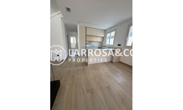 Resale - Villa Penthouse - Torrevieja - Aguas Nuevas