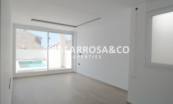 Resale - Villa Penthouse - Torrevieja - Aguas Nuevas