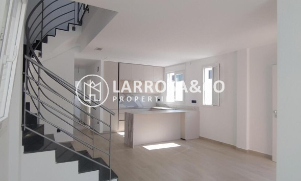 Resale - Villa Penthouse - Torrevieja - Aguas Nuevas