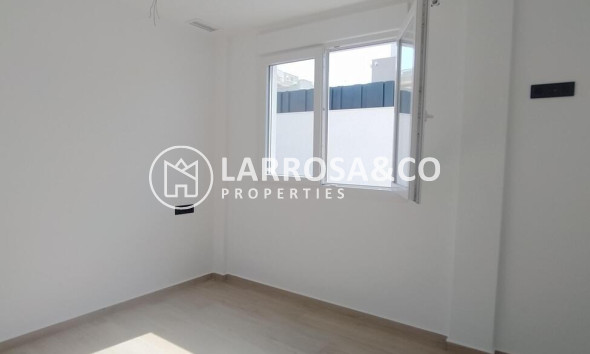 Resale - Villa Penthouse - Torrevieja - Aguas Nuevas