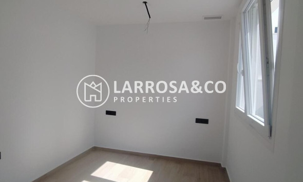 Resale - Villa Penthouse - Torrevieja - Aguas Nuevas