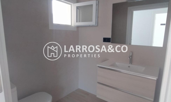 Resale - Villa Penthouse - Torrevieja - Aguas Nuevas